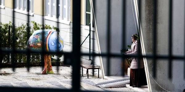 ネパール人9歳少年、リスボンの学校で「リンチ被害者」