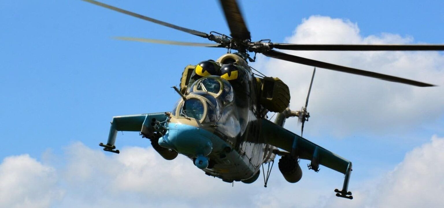ウクライナのヘリコプター３機が前線近くに着陸した。 ロシアの無人機が監視しており、ロシアの打撃部隊が準備を整えていた。