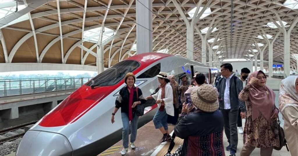 東南アジアの鉄道網、工費膨張恐れ 中国計画に債務の罠 - 日本経済新聞