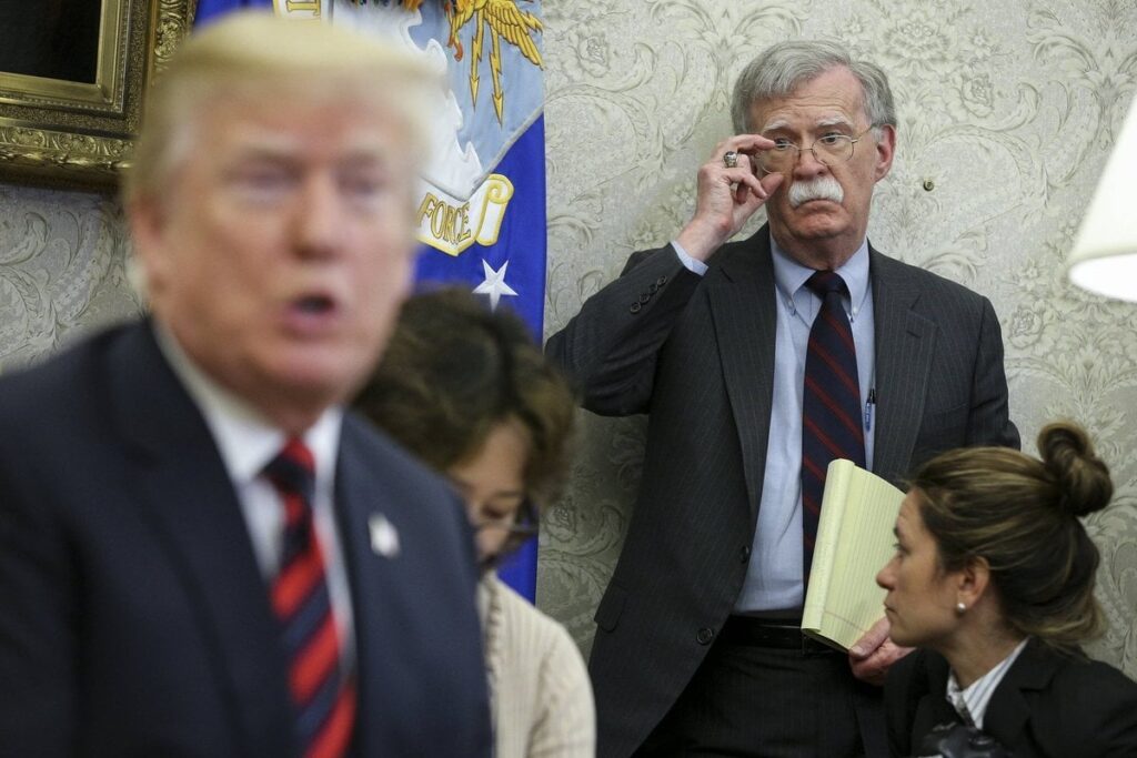 推奨視聴 - 「インタビュー | トランプ大統領の顧問は、トランプ大統領の浅薄さが世界にもたらす危険性を間近で見ていた。「私が見直しを行い、彼はサッカーを見た」」