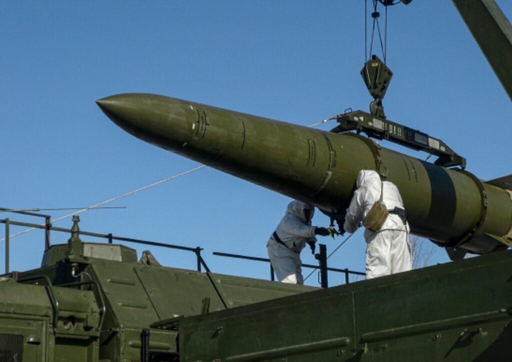 ロシア、キャメロン首相のウクライナ武器供与を巡り英国軍事施設を攻撃すると脅迫