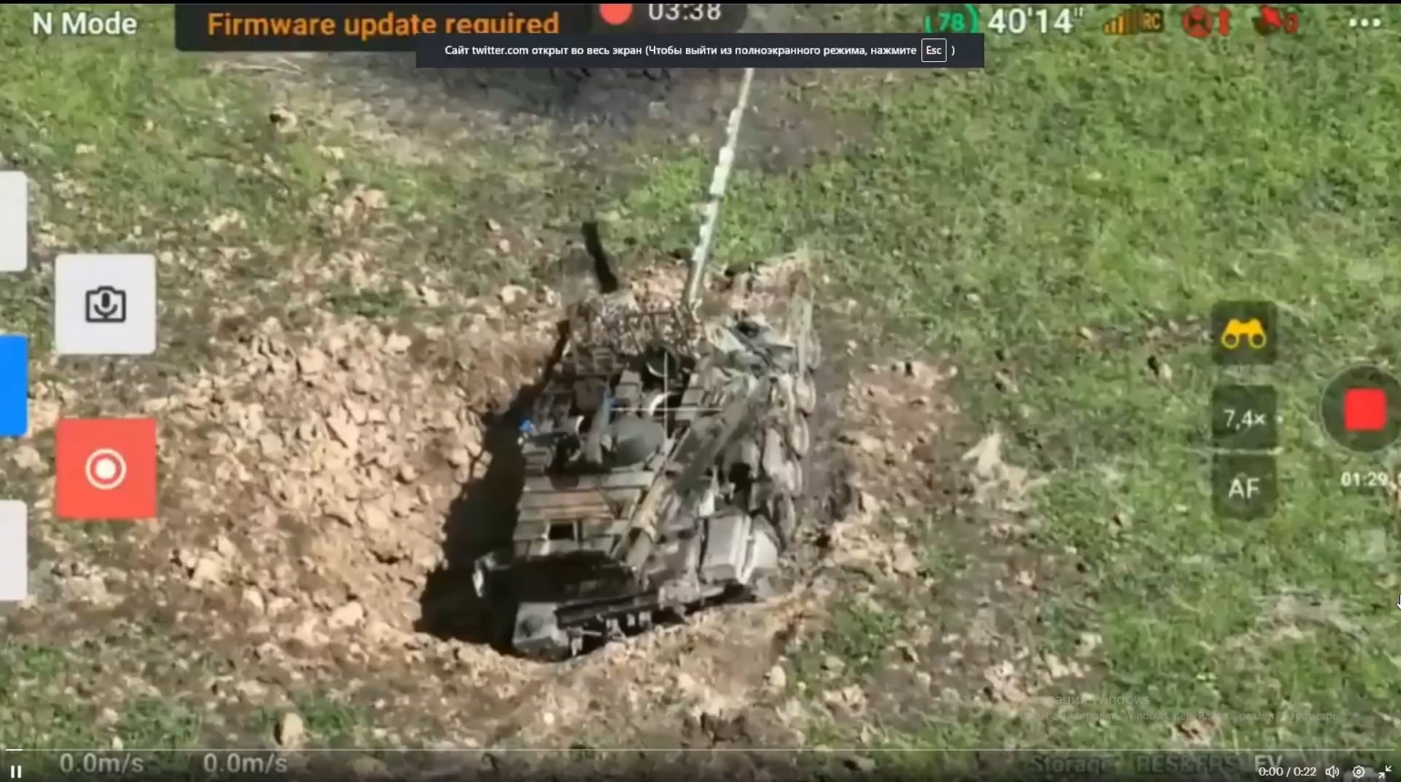 ドネツク地方ノバクムトフカ付近で、クレーターで機能不全に陥ったロシアのT-90Mがドローンによって仕留められる。  2024 年 5 月 9 日