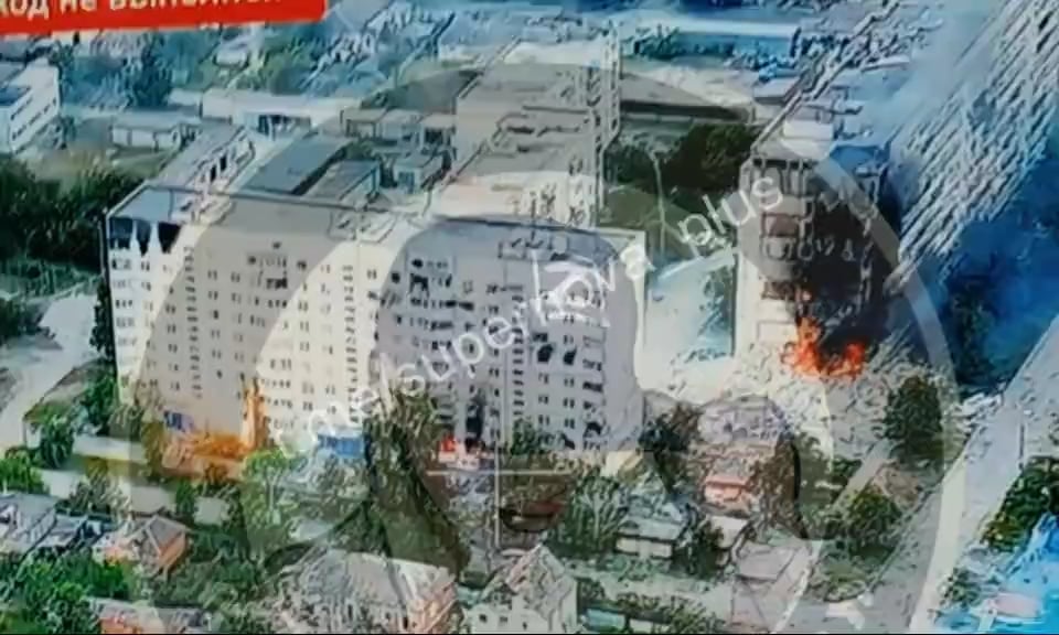 ヴォフチャンスク（ハリコフ国境地域）では、高層ビルのエリアで市街戦が行われている。 残念ながら、ロシアのミールのせいで別の都市が地図から消えてしまいそうです🤬