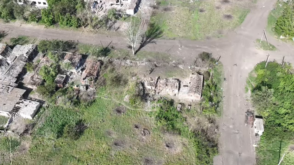 ウクライナは、敵グループを排除するために弾頭が拡大されたドローン（「ファット・ドローン」）を使用した。