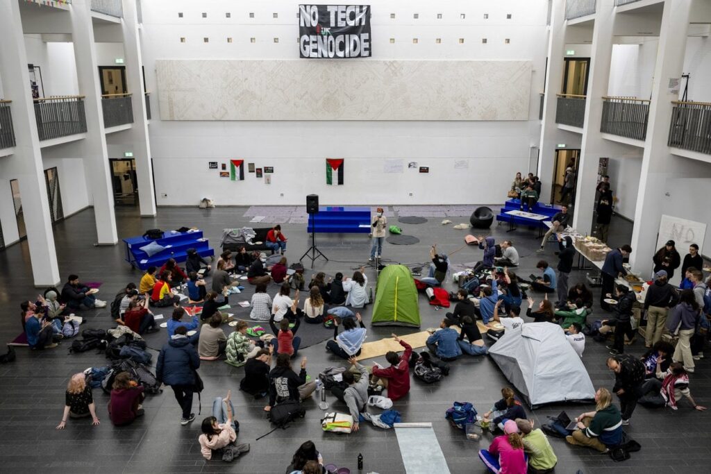 スイスのEPFLの学生がガザの抗議活動に参加