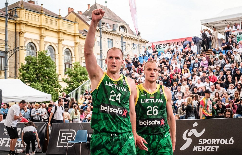 リトアニアの 3x3 バスケットボール チームの手に - パリオリンピックへの切符リトアニアはオリンピックの3x3バスケットボールトーナメントに初めて自国代表を擁することになる。
