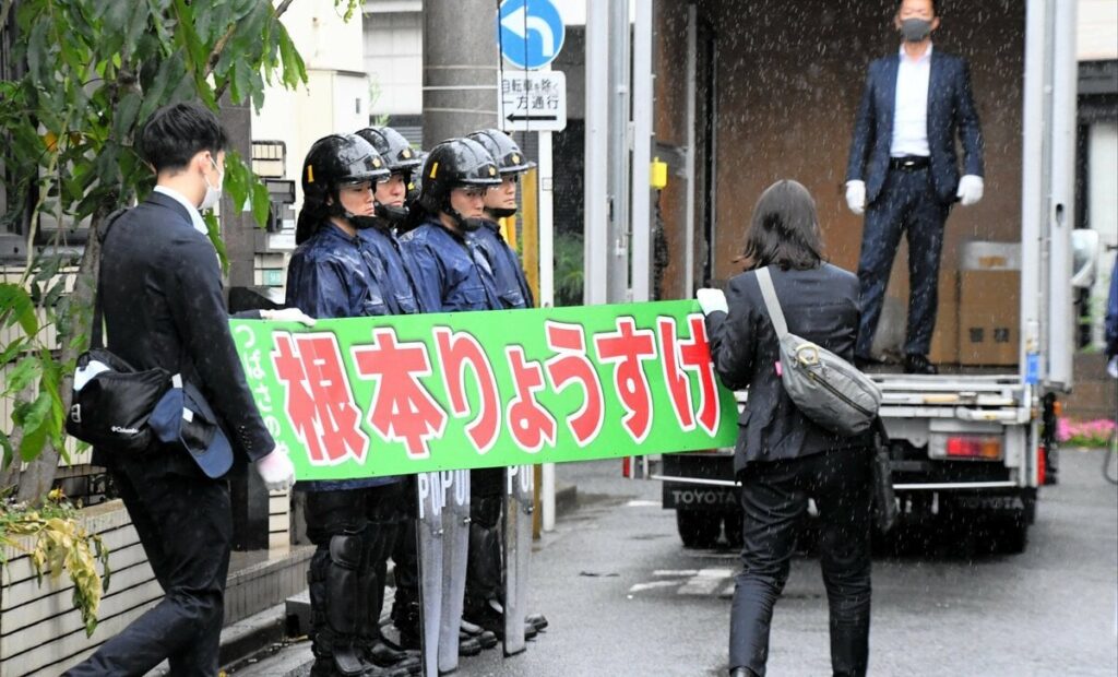 「バカがいっぱい」「クソ女！」…つばさの党の罵詈雑言は「やる価値がある選挙戦略」と党幹事長