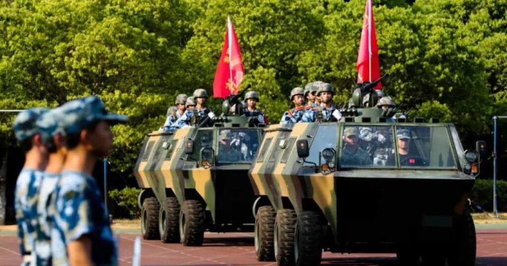 中国、学生に軍事訓練義務付けへ 国防教育強化で法改正 - 日本経済新聞
