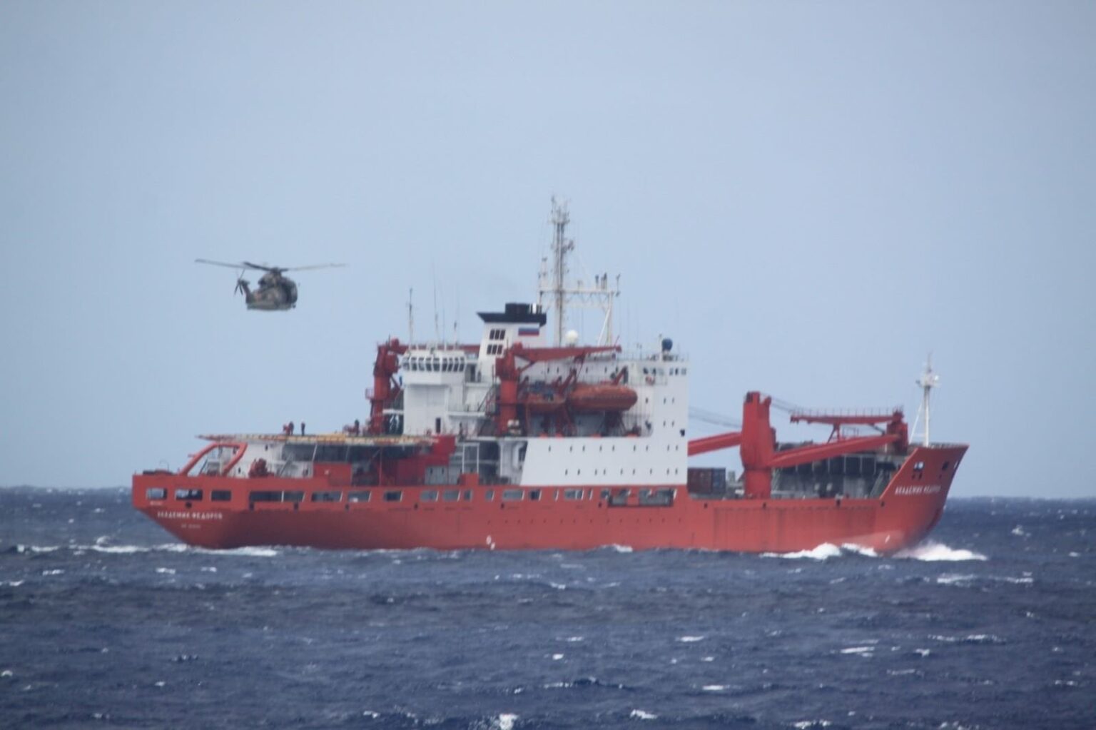 海軍、ロシア船に乗船していた個人を救出 | ロシア海軍 RTP マデイラ