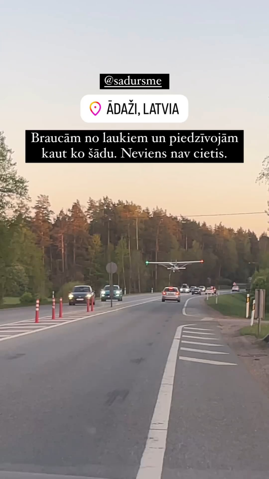 アーダジ近郊の高速道路に緊急着陸。