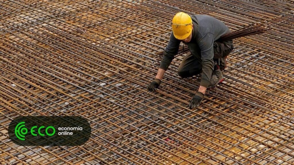 従業員の給与に伴う企業のコストは6%以上増加