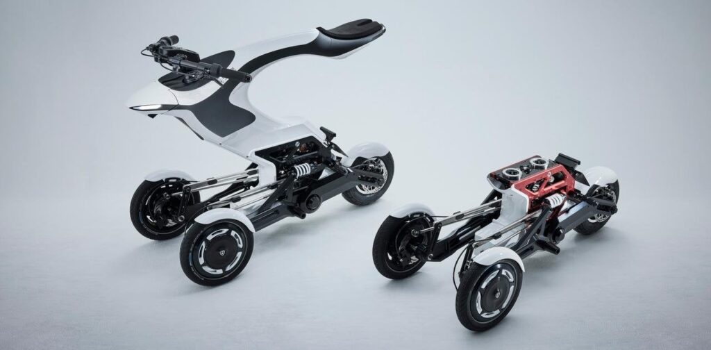 かなりSF。バイク型や貨物型に合体分離するトライク