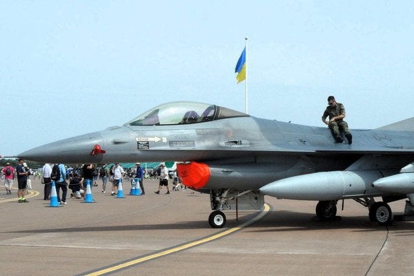 ようやくロシア戦闘機と戦える…！ 間もなく誕生「F-16ウクライナ仕様」で戦況が激変するワケ - 乗りものニュース