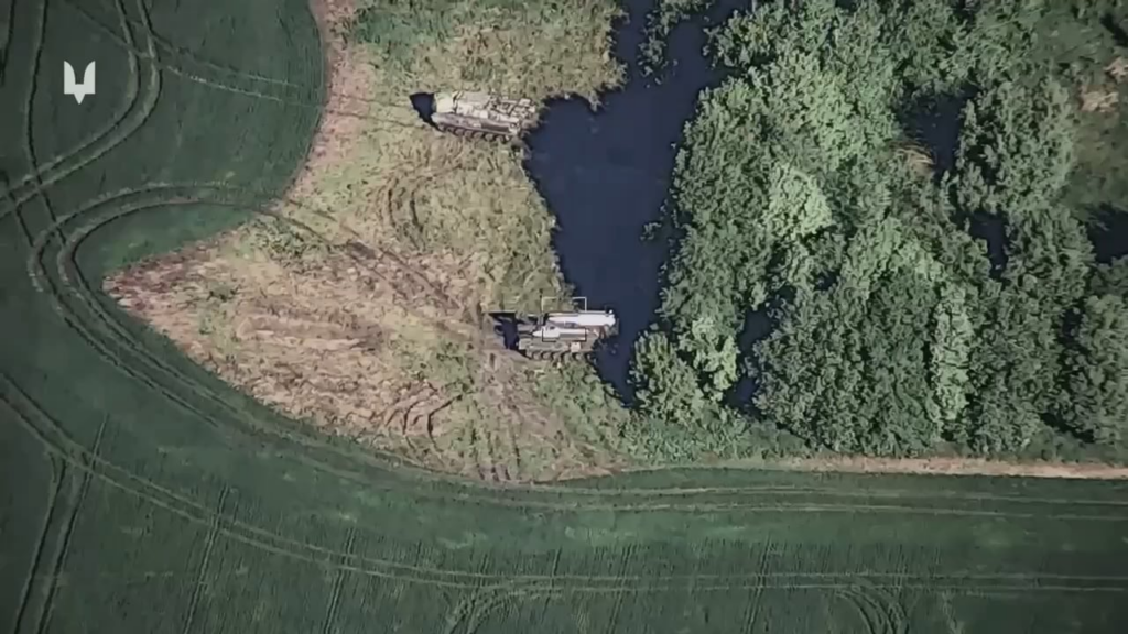 ウクライナの無人機がロシアのブクM1地対空ミサイルを命中し、スームィ地方との国境地帯で花火を打ち上げた