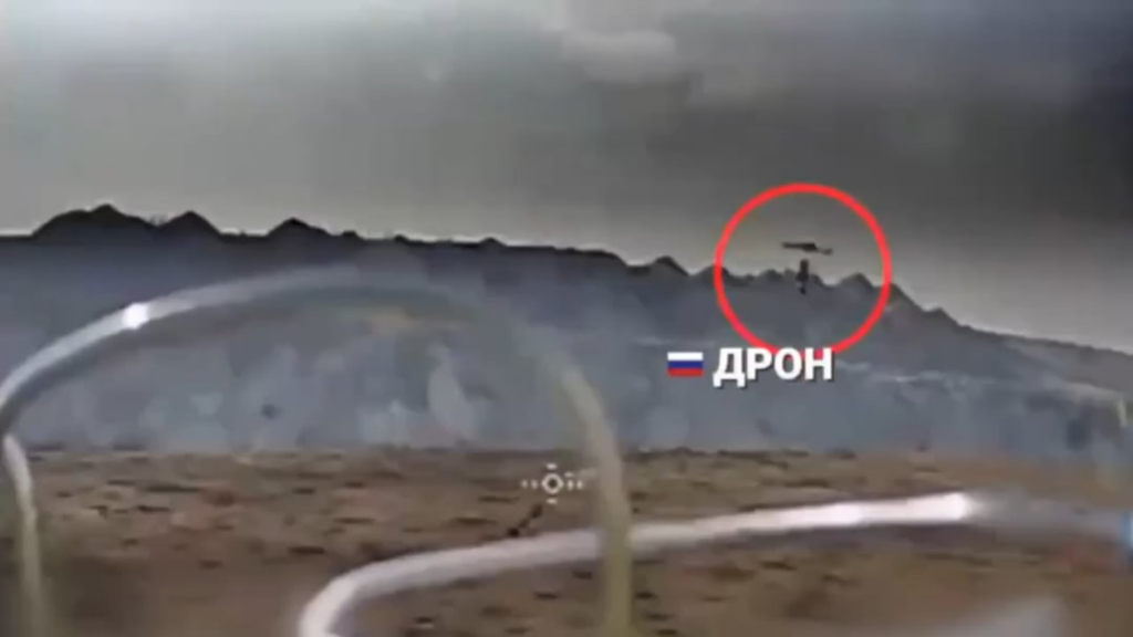 ウクライナの無人機がロシアの無人機に衝突。 精密な衝突によりペイロードの落下を防ぎました