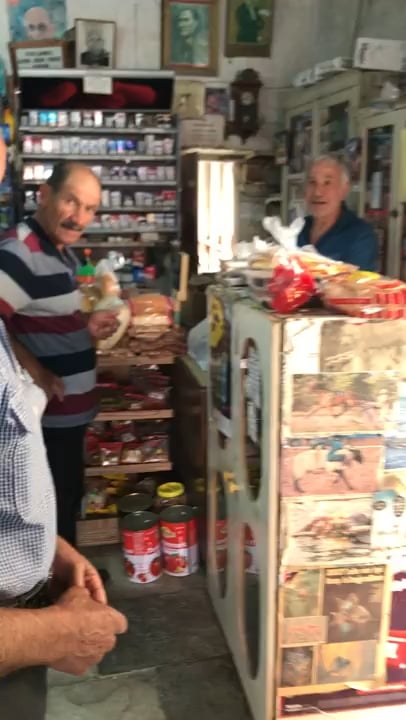 ギリシャ系キプロス人がトルコ系キプロスの友人と再会