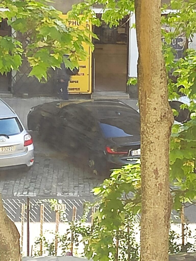 BMWのホイールが盗まれた