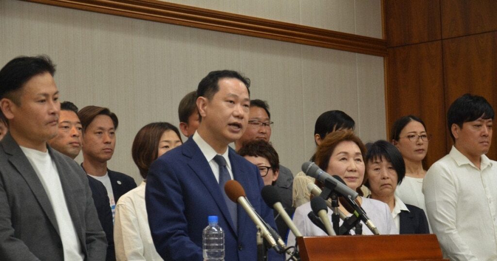 二階俊博氏三男の伸康氏、新和歌山2区から出馬表明 次期衆院選 - 毎日新聞