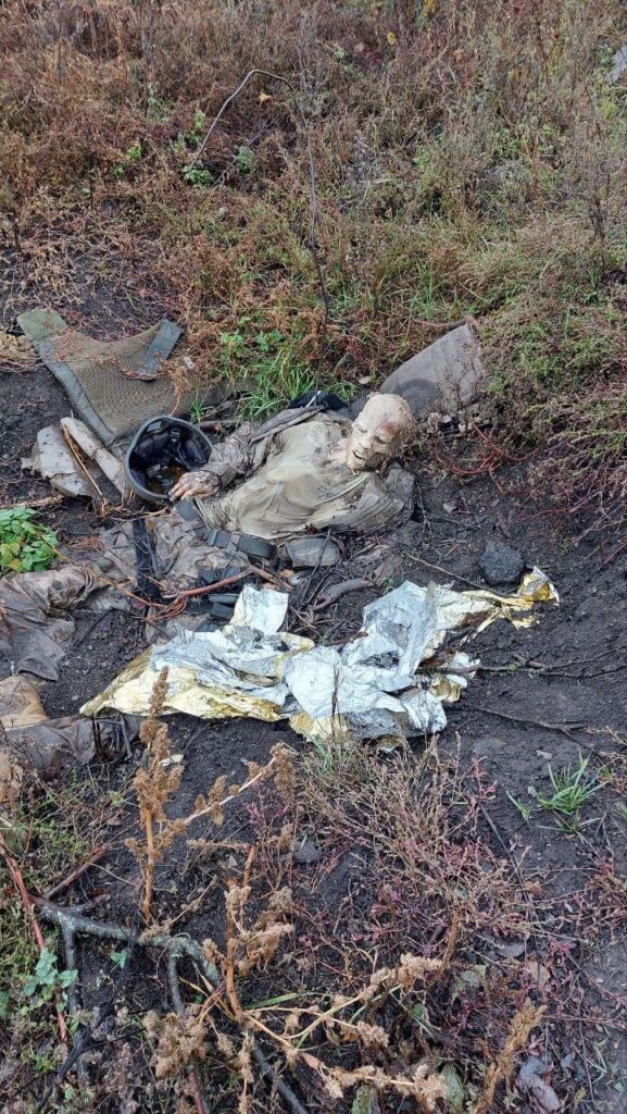 死んで忘れ去られたウクライナ兵士。 日付と場所は不明