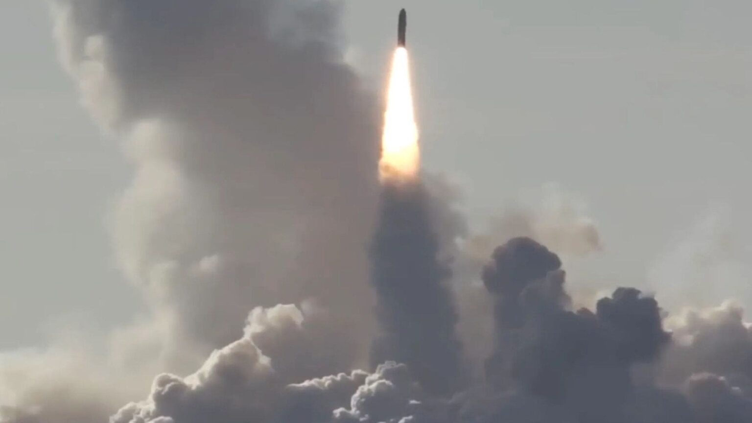 ヴィッドがヴラドの新型核兵器を公開 隠された潜水艦から発射できるセプター