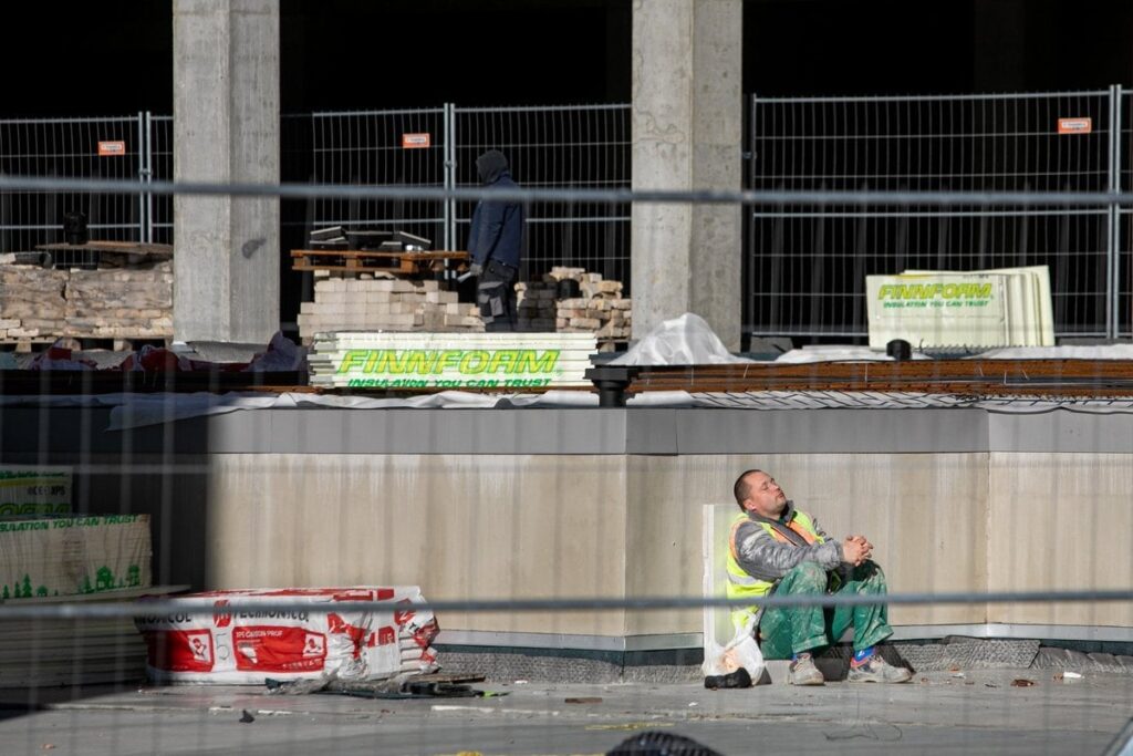 労働市場の矛盾: 雇用者数は増加しているが、リトアニア人の失業者数も増加している