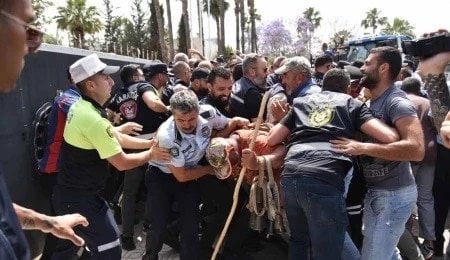 キプロスのトルコ系農民、抗議で「政府」建物の「ドアを破壊する」と誓う | キプロスメール