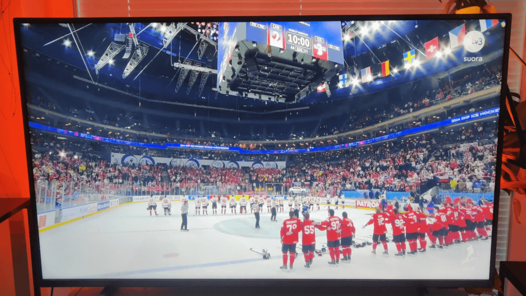 (IIHF) スイス、よくやった！ 明日は情熱的なチームと対戦するので、覚悟してください。私たちはフィンランドで応援していました。決勝戦で見ることができて嬉しいです！🇫🇮❤️🇨🇭