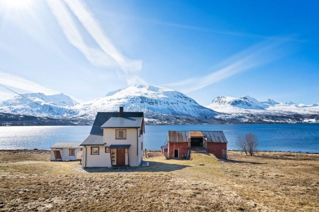 イギリスから、なぜこの家がノルウェーであんなに安いのか誰か教えてもらえますか？