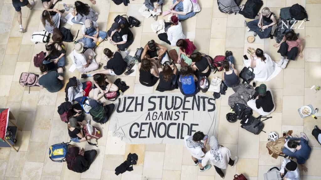 スイス・イスラエル協会（GSI）は、イスラエルに批判的な政治家、NGO、教授、学生などを監視したいと考えている。 彼らによれば、「フィシュナッフェール」（20世紀のスイスにおける進歩的/批判的な人物に対する広範な監視）との類似点はまったくないという。