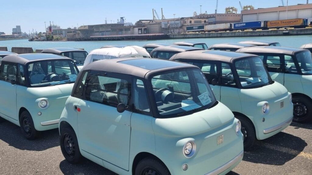 ステランティスのフィアット・トポリーノが押収された。  「モロッコで生産: イタリア国旗を外す」