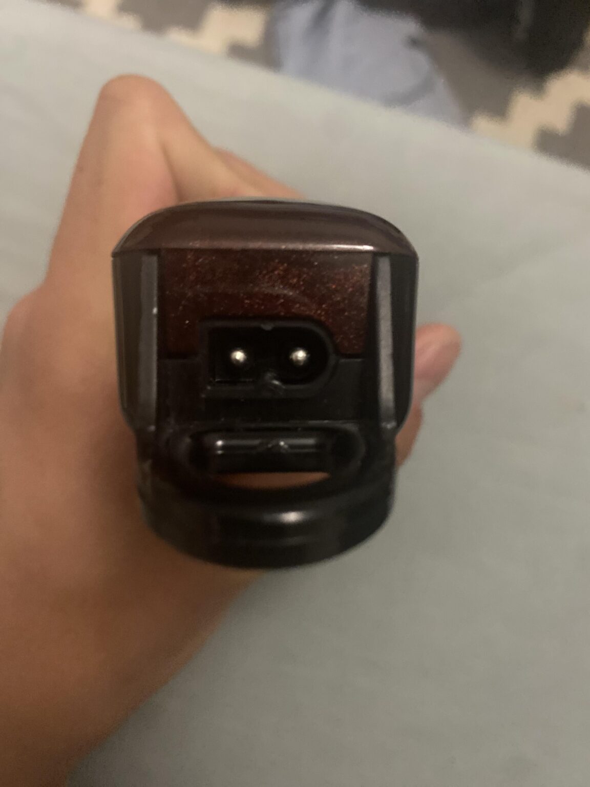 このバリカンはフィンランドから購入しました。この充電ポートは何と呼ばれていますか? 持っていたものが壊れたので新しいものが必要です