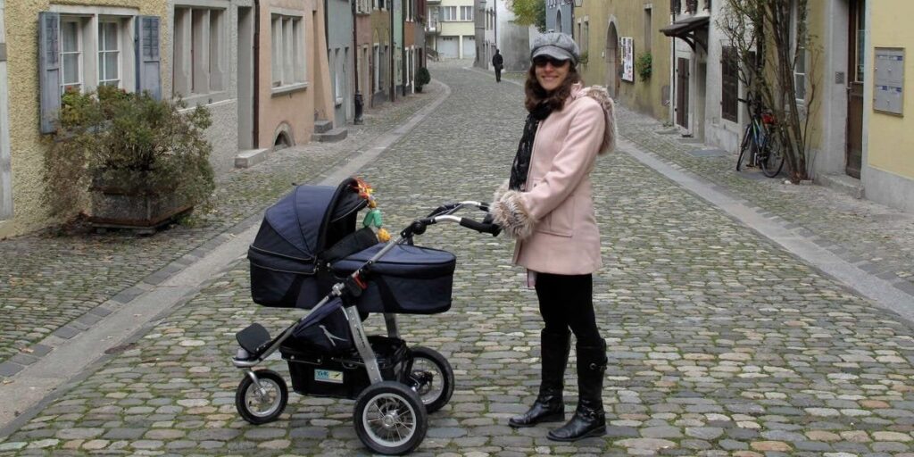 娘が 3 歳のときに、私はスイスから米国に戻りました。郊外の隣人は、私の子育てのやり方を理解してくれません。