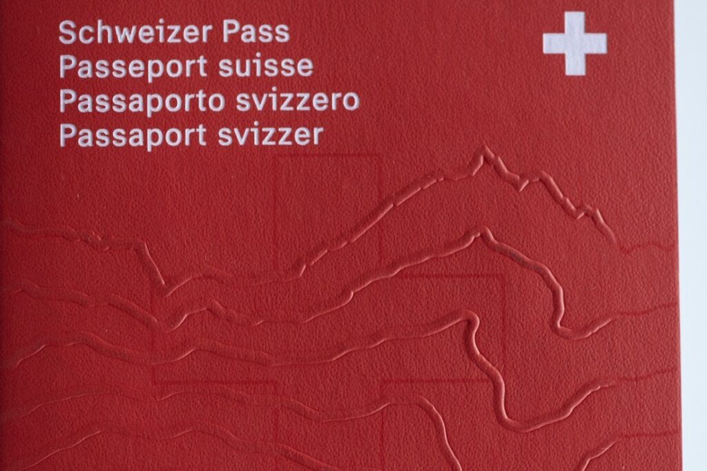 ゴールデンパスポート？あるグループはスイス人になるのに苦労している、と研究が示しています。これについてのあなたの意見や経験は？