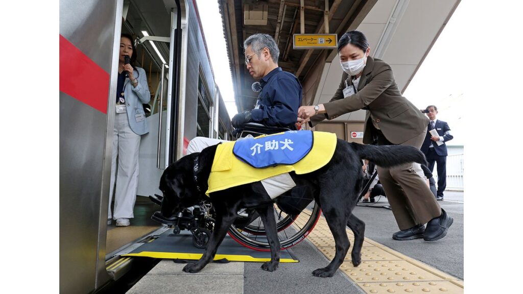 [Pick up photos] 補助犬と快適に 中部地区の鉄道事業者が研修