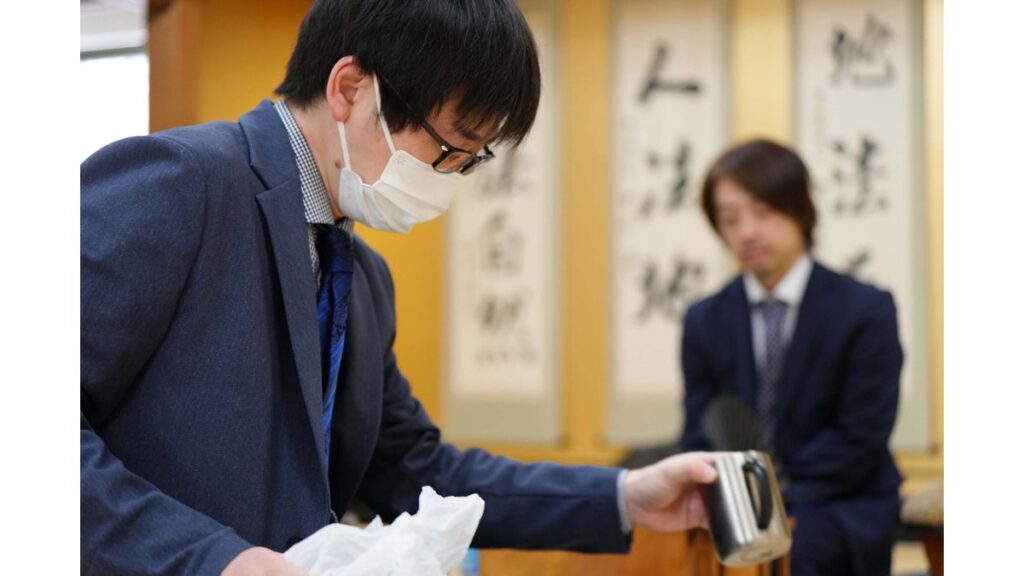 [竜王戦中継ブログ] 棋聖挑戦者となった山崎八段と「アーティスト」久保九段が本戦入りをかけ対抗形の力将棋＜１組・久保利明九段－山崎隆之八段＞