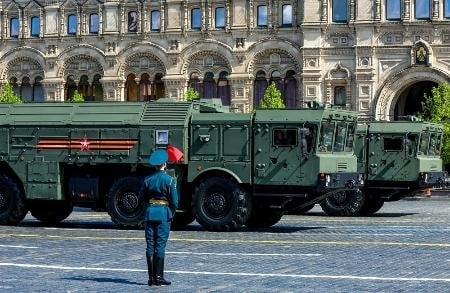 東部にミサイル攻撃、５人死亡 前線近く、子ども含む４１人負傷 - 沖縄タイムス