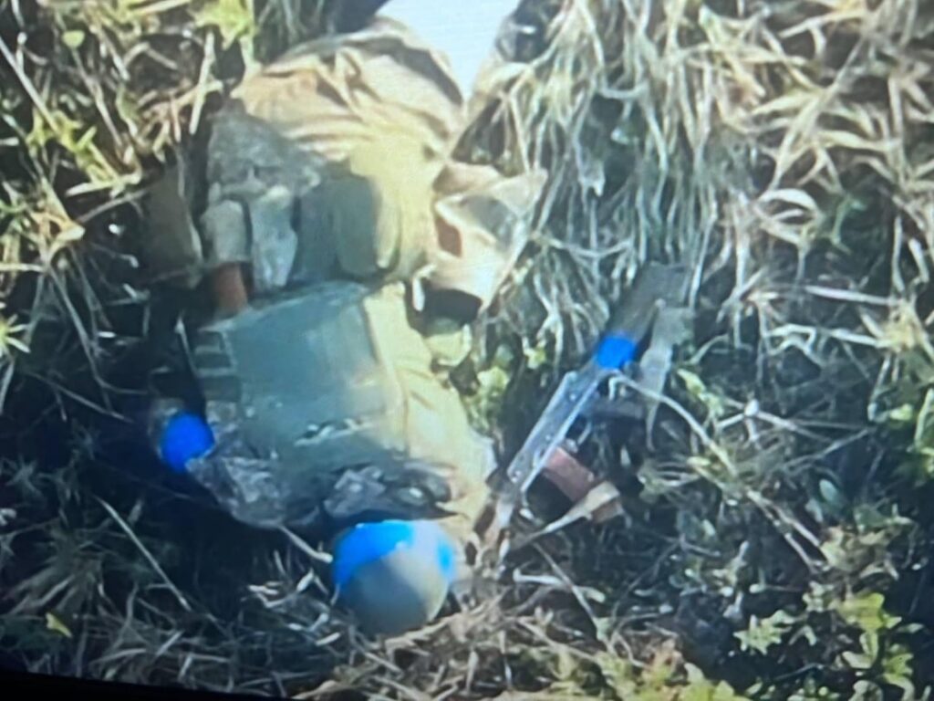 ハリコフ州フリボケのロシア軍陣地を攻撃した後のウクライナ兵の死体。2024年6月11日