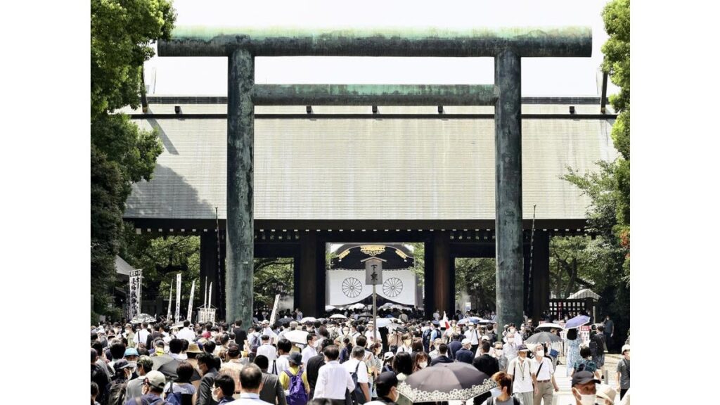 [社会] 靖国神社の石柱にスプレーで落書き、通行人が発見…英語で「トイレ」