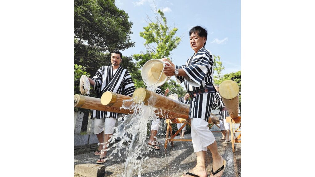 [ニュース] 博多祇園山笠の季節到来、「棒洗い」で安全祈願…重さ８０ｋｇの舁き棒に海水かけて磨き上げる