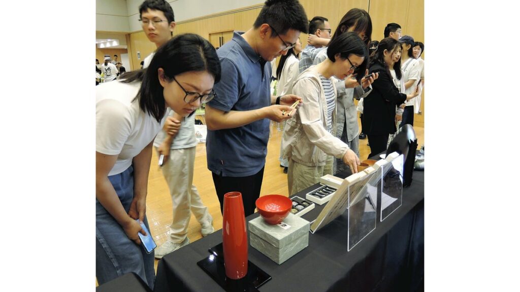[国際] 北京の日本大使館で石川県復興支援のイベント…約１００人が輪島塗や郷土料理味わう