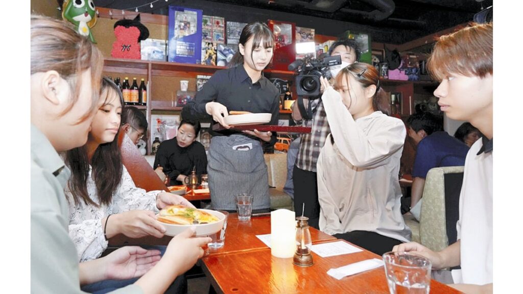 [ニュース] 大分大の学生、スナックを昼間に借りて月１カフェ…閑散とする日中の歓楽街に「にぎわいを」