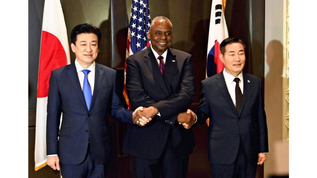 [政治] 日米韓防衛相が会談、３か国の陸海空共同訓練の初開催を確認…サイバーや宇宙領域でも