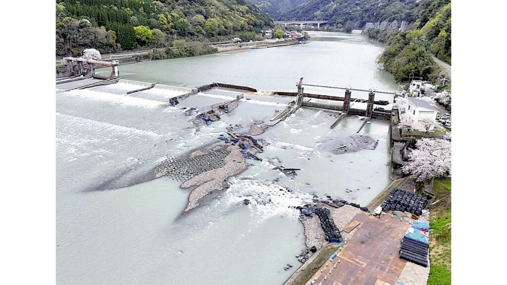 [ニュース] 熊本県八代市の球磨川の取水施設・遥拝頭首工が大雨で被災…復旧工事終了まではポンプ車が取水