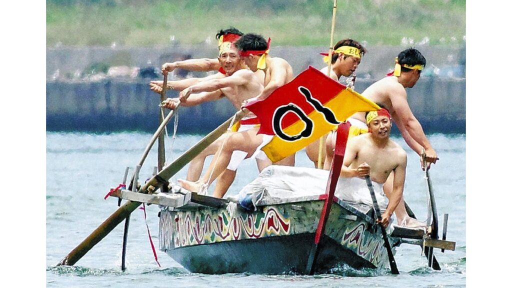 [ニュース] 下帯姿の男衆「おしくらごう」激しく競漕…山口県萩市、長さ１０ｍの和船で往復１．２ｋｍ