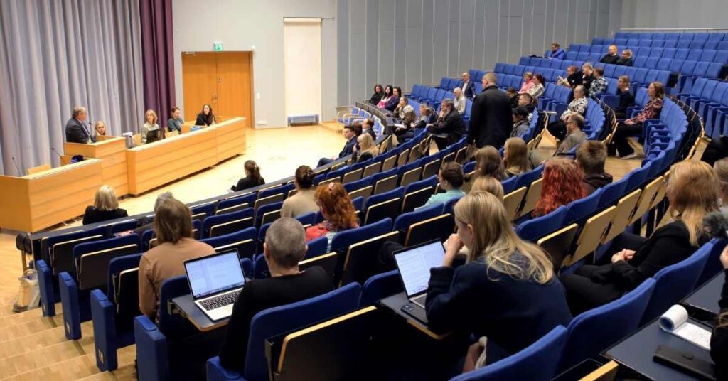 非 EU、非 EEA 学生に対する授業料全額導入の提案は、学習以外の理由ですでに A タイプ居住許可証を付与されている学生にも適用されますか? 非 EU、非 EEA 学生に対する授業料全額導入の提案は、学習以外の理由ですでに A タイプ居住許可証を付与されている学生にも適用されますか?