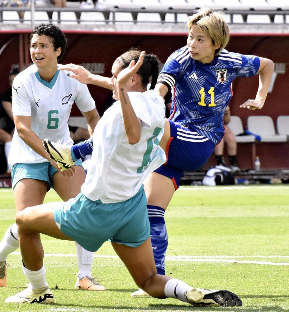 前半ロスタイム、先制ゴールを決める田中＝林田晴樹撮影