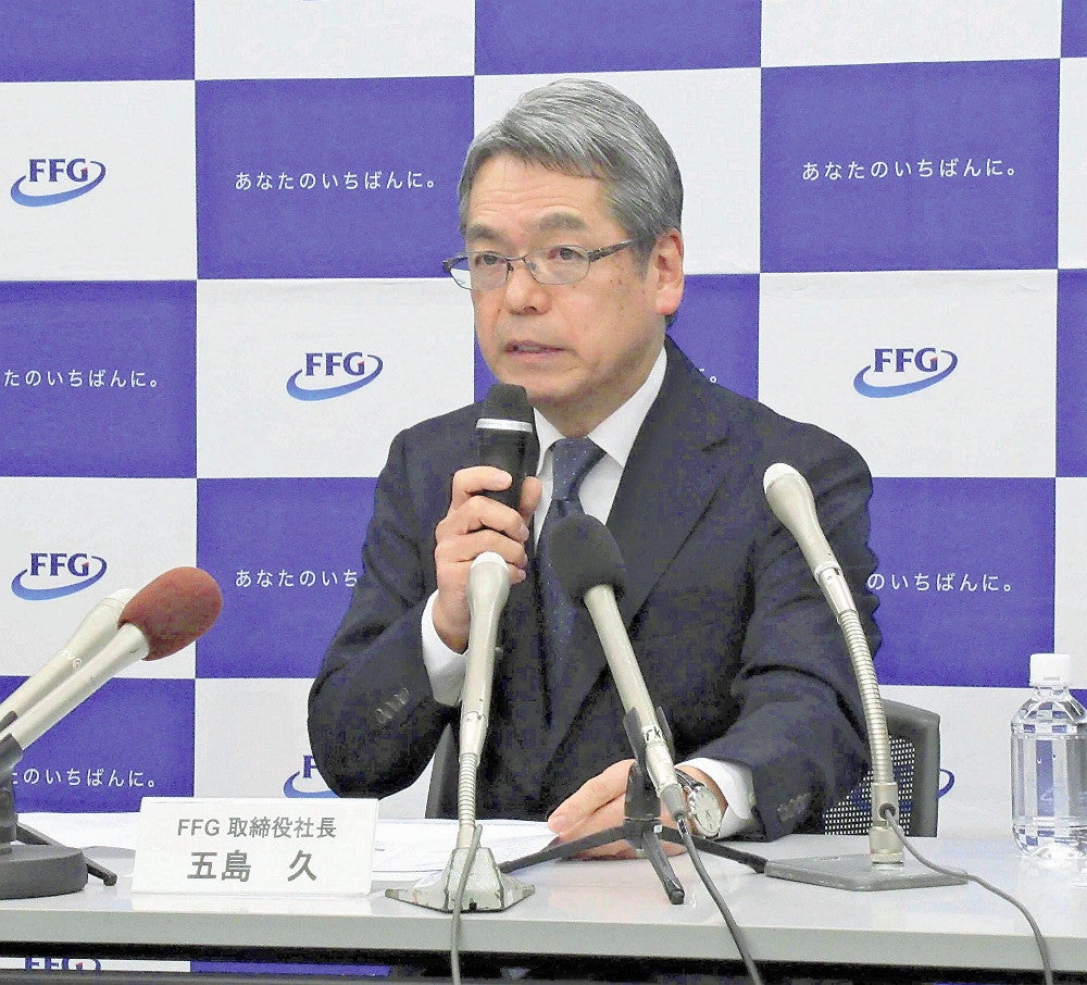 経営方針を説明するふくおかＦＧの五島社長（５月３１日、福岡市で）