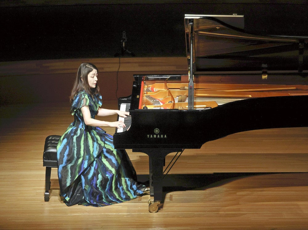 天皇陛下が鑑賞された仲道郁代さんのピアノ・リサイタル（２日、東京都港区で）＝代表撮影