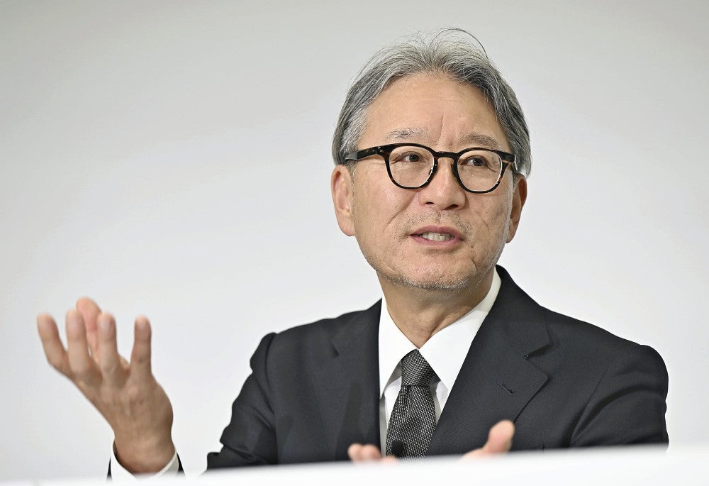 記者会見に臨むホンダの三部敏宏社長（３日午後７時５分、東京都港区で）＝大石健登撮影