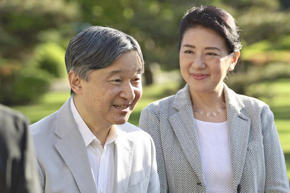 天皇、皇后両陛下（５月２日）＝代表撮影